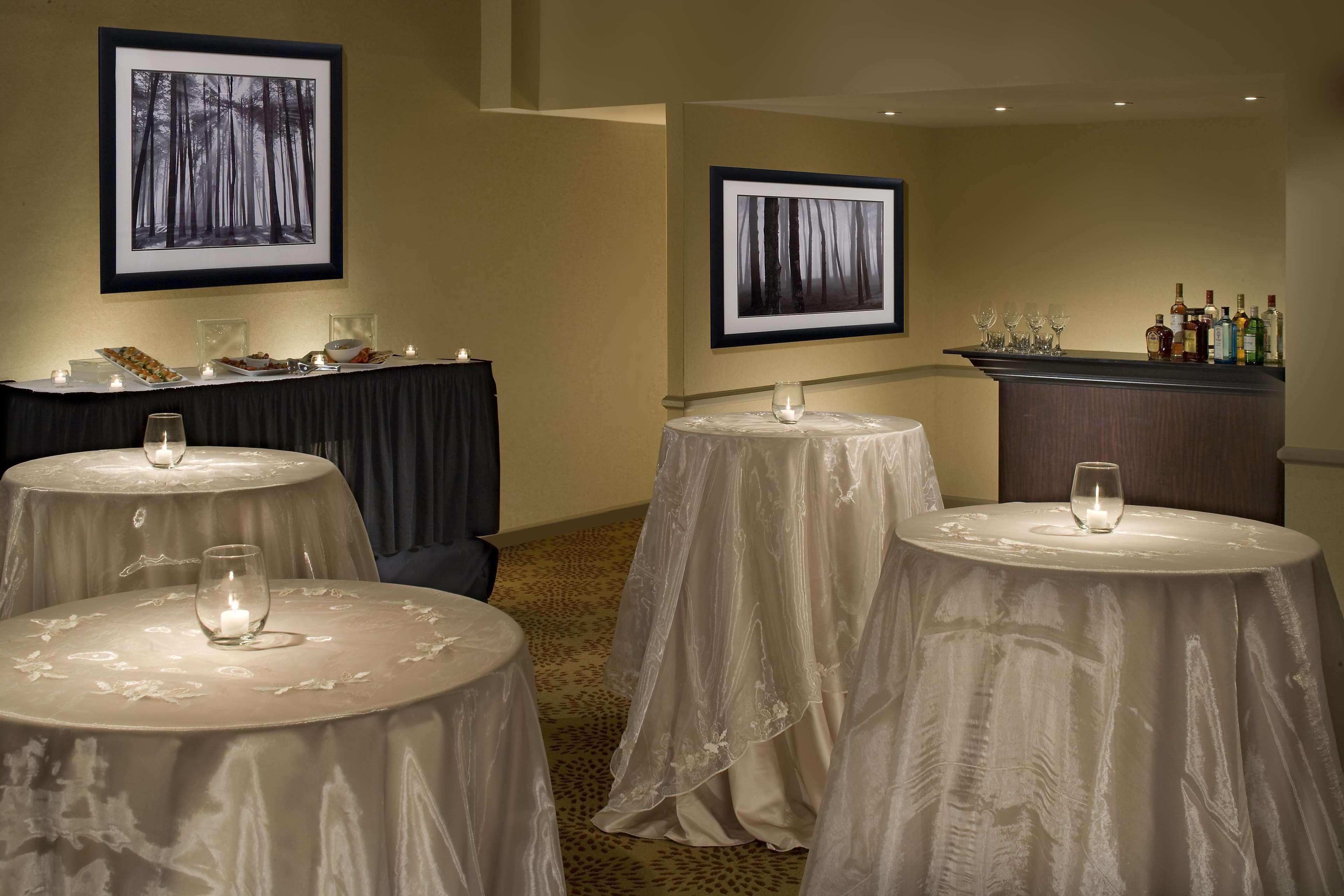 Doubletree By Hilton Pittsburgh Monroeville Convention Center Exteriör bild